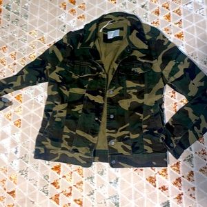 Zara Man camo jean jacket (5324)